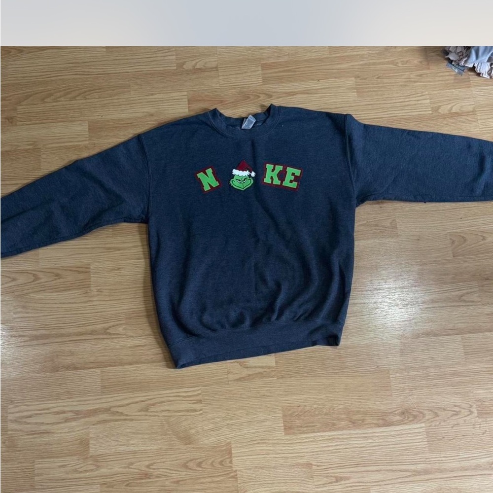 Nike Gray Crewneck Sweater Classic Athletic Style